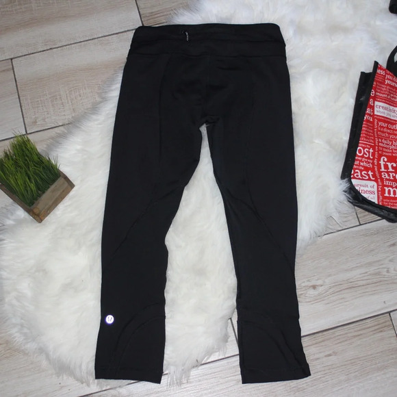Inspire Crop ll  - lululemon Black Sz 4 - Picture 3 of 6